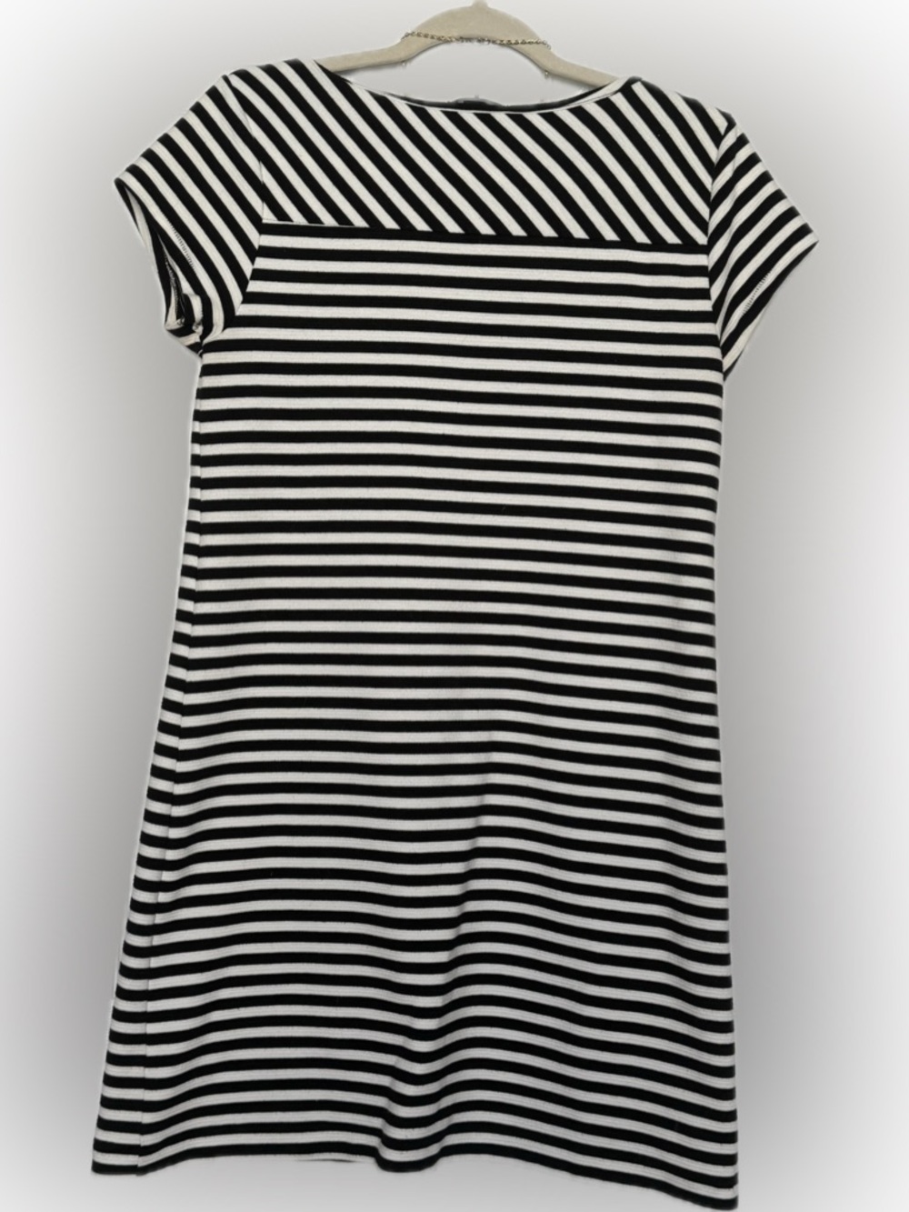 Gap back & white dress! - Picture 9 of 13